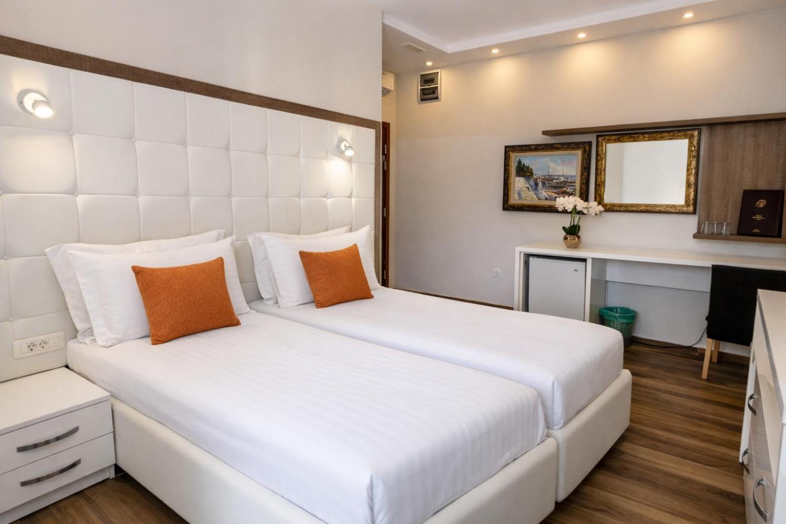 Zweibettzimmer mit Balkon